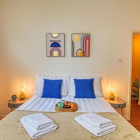 2 Bedroom Apartment In Bath City Centre With Garden & Free Parking Екстериор снимка
