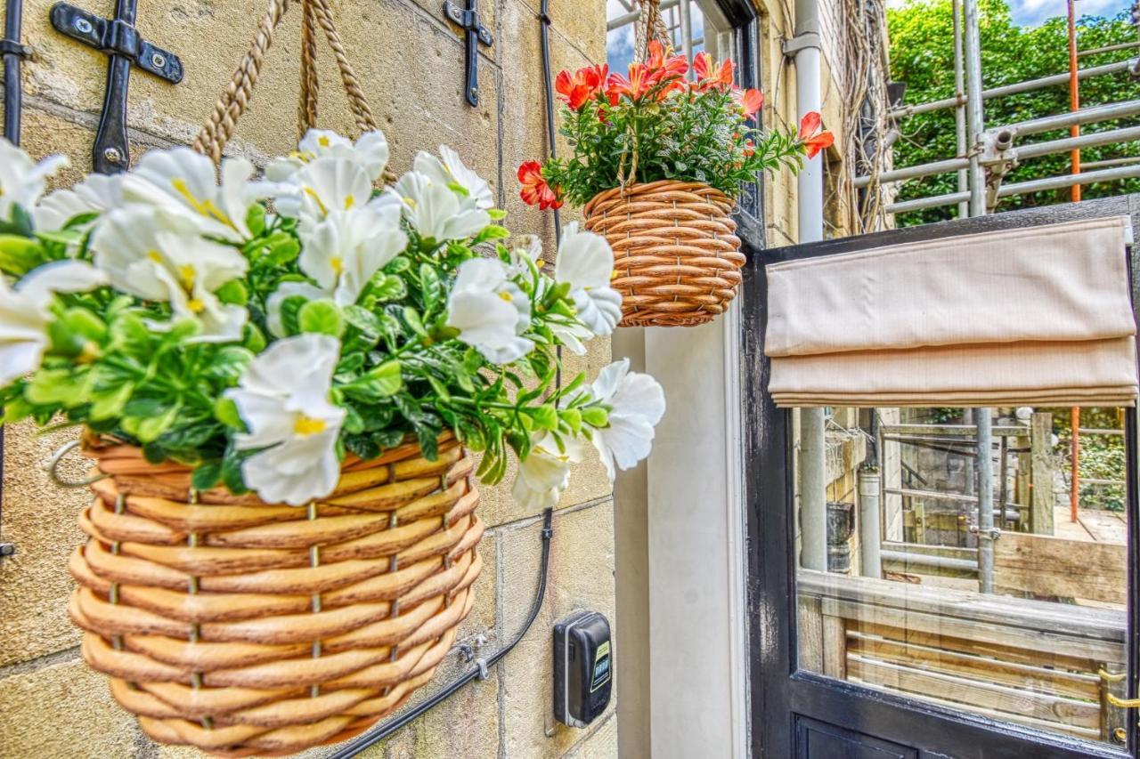 2 Bedroom Apartment In Bath City Centre With Garden & Free Parking Екстериор снимка