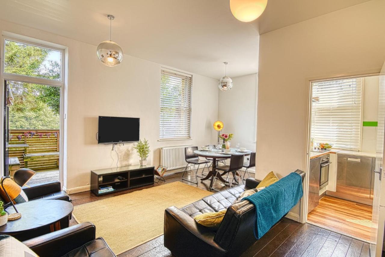 2 Bedroom Apartment In Bath City Centre With Garden & Free Parking Екстериор снимка