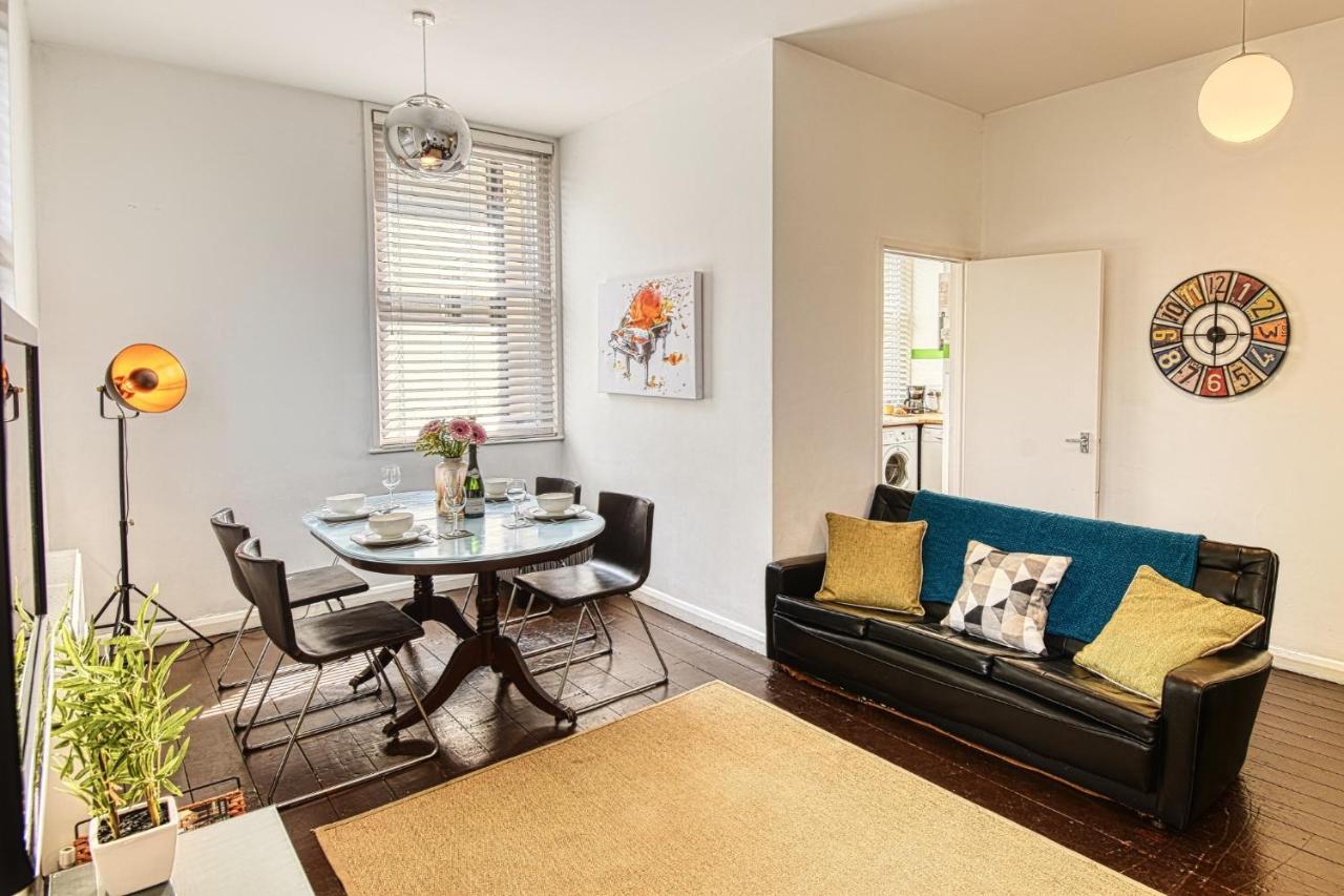 2 Bedroom Apartment In Bath City Centre With Garden & Free Parking Екстериор снимка