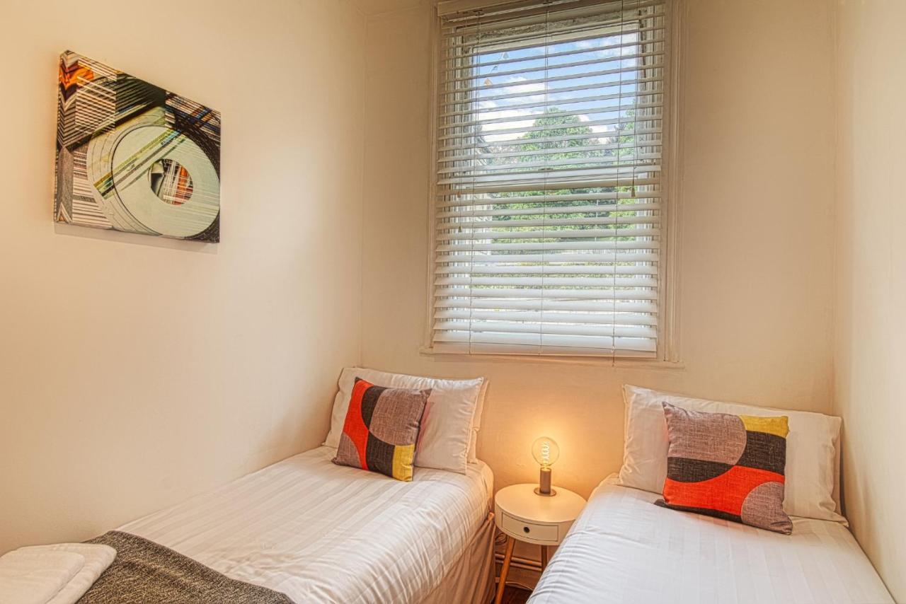2 Bedroom Apartment In Bath City Centre With Garden & Free Parking Екстериор снимка